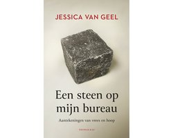 Een steen op mijn bureau