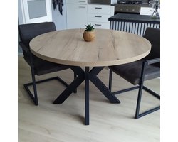 Eettafel Milaan – Natural Halifax Eiken – Zwart – Blad 4 cm – Spinpoot – Rond 120 cm