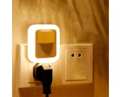Energiezuinig Nachtlampje – LED Stekkerlamp – Warm Wit – IP54 – Inclusief Lamp – Sfeerverlichting Slaapkamer & Gang