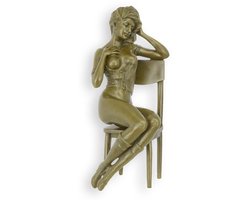 Erotisch bronzen beeld vrouwelijk naakt op stoel – bronzen sculptuur kunstwerk decoratie voor interieur en cadeau – sfeervolle en elegante woonaccessoire