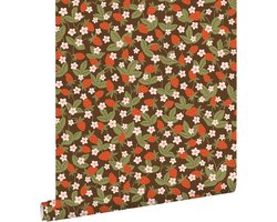 ESTAhome behang aardbeien vergrijsd olijfgroen en rood - 50 x 900 cm - 132169