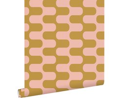 ESTAhome behang golvende lijnen okergeel en roze - 50 x 900 cm - 132145