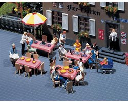 Faller - 4 Tafels en 24 Stoelen