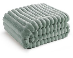 Famanu – Fleece knuffeldeken, 150 x 200 cm, groen, ultrazacht en onderhoudsvriendelijk, ideaal voor knuffelen op de bank of in bed, past perfect in elk interieur