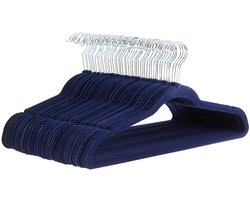 Famanu – Kledinghangers voor pakken, fluwelen, smal, antislip, set van 50 stuks, marineblauw/zilver, perfect voor het veilig ophangen van broeken, jassen en andere kleding