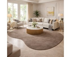 Fameilleur Vloerkleed Donkerbruin Groot 160 x 230 cm – Luxe Faux Fur Hoogpolig Vloer kleed – Superzacht Warm Zacht Tapijt – Organisch Asymmetrisch Design – Groot Woonkamerkleed voor Woonkamer, Slaapkamer, Eethoek, Zitkamer, Appartement, Huis –