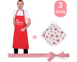 Feestelijke Keuken Set - Keukenschort - King of The Kitchen - Rood - 65 x 95 cm - met 2 Pannenlapen Sneewvlokken Patroon - 3 Delig Cadeaupakket - sneeuwvlok Hittebestendige Pannenlappen 2 Stuks Hittebestendige Pannenlapset Katoen | Rood, Wit