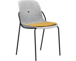 Felt Fine - PET Stoel Lichtgrijs - Zwart Frame - 100% recycle plastic en staal - Zitting Geel | Oranje (Fair Furniture Group – Nederlands Familiebedrijf)