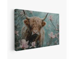 FineArtia - Rustige koe in roze bloemenveld - Canvas Schilderij - 60 x 40 cm - Woonkamer Decoratie - Blauw;Bruin - Slaapkamer Schilderij - Wanddecoratie