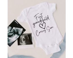 Fiory Rompertje Aankondiging Baby - First Grandchild Coming Soon - Rompertje - Aankondiging zwangerschap - New Born - Geboorte- 3M - wit