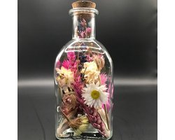 Fleurige droogbloemen in 1 vierkante vaasje en een kurk | droogbloemen in glas | decoratie | vaas | droogbloemen in fles | boeket | bloemstuk | interieur | fleurig | fles met kurk | cadeau | droogbloemen | woondecoratie | kleurig | decoratie