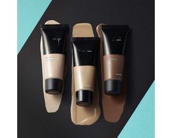 Fluide Matte & Poreless Foundation - voor normale tot vette huid - kleur 230 Beige Zand - 30 ml hangmat