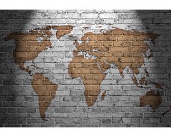 Fotobehang - Vlies Behang - Gouden Wereldkaart op een Grijze Bakstenen Muur - 254 x 184 cm
