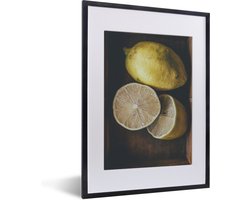 Fotolijst incl. Poster - Ouderwetse citroenen met donkere tinten in een houten kist - 30x40 cm - Posterlijst