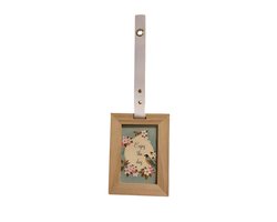 Fotolijst met lederen band SALINA - Bruin / Wit - Hout / Leder - 10 x 15 - Maat S - Baby fotolijst - Babykamer