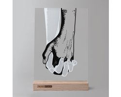 Framed Stories | Illustratie handen gevouwen op plexiglas - in eiken hout standaard - woon accessoires minimalistisch