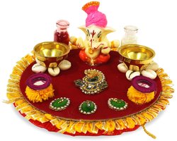 Ganesh Pooja Thali Set met Diya en Accessoires - Decoratieve Velvet Schotel