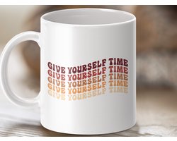 geef jezelf tijd, positieve spreuk, retro mok design, motivatie cadeau, retro letter mok, inspirerende mok, zelfzorg cadeau, retro kleuren, typografie mok, koffie mok, thee mok, warme dranken, positieve vibes
