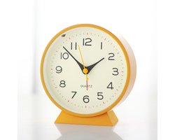 Geel 4,5-Inch Batterij-Aangedreven Retro Analoge Wekker, Kleine Stille Nachtkastje Klok, Met Verlichting Functie, Geen Tikkende Eettafel Decoratie Woonkamer, Slaapkamer, Bed, Plank