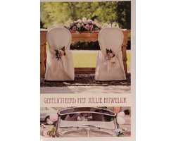 Gefeliciteerd met jullie huwelijk! Een bijzondere kaart met een afbeelding van mooie bloemen op de stoel en bij de auto. Een leuke kaart om zo te geven of om bij een cadeau te voegen. Een dubbele wenskaart inclusief envelop en in folie verpakt.