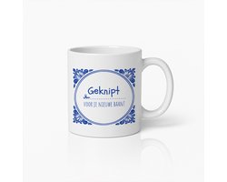 Geknipt Voor Je Nieuwe Baan Mok 330ml – Grappige Nederlandse Quote Beker – Leuk Felicitatiecadeau voor Collega’s & Vrienden