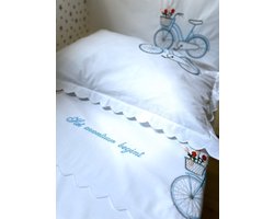 Gepersonaliseerd dekbedovertrek met een blauwe fiets en een geborduurde toewijding - Babybed/Personalized duvet cover with a blue bicycle and a dedication embroidered- Baby crib-baby bed 100 x 150 cm