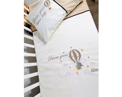 Gepersonaliseerd geborduurd babydekbedovertrek met een luchtballon en een toewijding/Personalized embroidered baby duvet cover with a hot-air-balloon and a dedication 100 x 150 cm