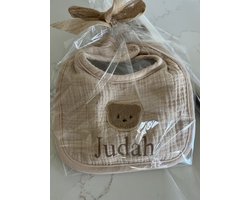 Gepersonaliseerde baby slab met naam – slabbetje met beer – bedrukte slab – beer – vier kleuren - newborn & baby – Donsje stijl - slabbertje jongen meisje