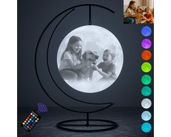 Gepersonaliseerde Eigen Foto Maanlamp 3D met Ophangbeugel en Tekst - 15cm - 16 kleuren - Tafellamp - Maanlamp - Gepersonaliseerde Cadeau - Rouw Geschenk - Aandenken - Moonlight - Moederdag - Vaderdag - Kerstcadeau - Valentijn