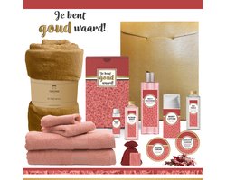 Geschenkset “Je bent goud waard!” - 13 producten - 1980 gram - Triomf Cosmetica | Luxe Cadeaubox voor haar Giftset Vrouw Cadeaupakket Douchegel Handdoeken Fleecedeken Collega Cadeau Pakket Verjaardag Moeder Gift Set Kerstpakket Kerst Goud Rood