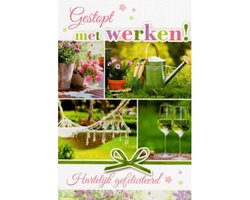 Gestopt met werken! Geniet van je pensioen! Gefeliciteerd! Een kaart met een afbeelding van bloemen, wijnglazen en een hangmat in de tuin. Leuk om zo te geven of om bij een cadeau te voegen. Een dubbele wenskaart inclusief envelop en in folie verpakt