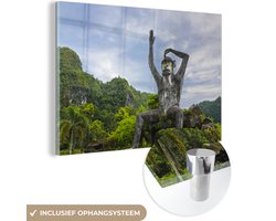 ® Glasschilderij 150x100 cm - Schilderij acrylglas - Apenstandbeeld in het Nationaal park Bantimurung Bulusaraung in Indonesië - Foto op glas - Muurdecoratie woonkamer - Wanddecoratie slaapkamer - Schilderijen