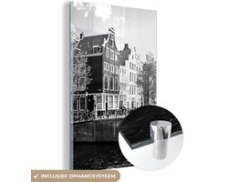 ® Glasschilderij 60x90 cm - Schilderij acrylglas - Grachtenpanden in Amsterdam naast een brug - Foto op glas - Muurdecoratie woonkamer - Wanddecoratie slaapkamer - Schilderijen