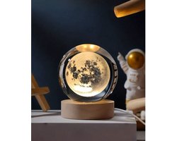 Glazen Kristallen Bol - Maan - Warm Licht - 3D LED Lamp - Bureaulamp - Nachtlampje - Creative Lamp - Astronomie & Astrologie