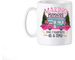 Grappige Beker - Mok - Mug - Verjaardag  - Vakantie - Flamingo - Camping - Quote - Tekst - Kamperen -Eten - Fleurig - Caravan - 330ml
