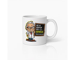 Grappige Koffiemok met Wetenschapper Cartoon – "Het is Moeilijk een Genius te Zijn Maar Ik Red Me" Tekst – Humoristisch Cadeau voor Vrienden & Collega’s