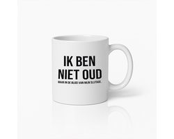 Grappige Nederlandse Tekst Mok – ‘Ik Ben Niet Oud, Maar in de Bloei van Mijn Slijtage’ – Uniek Koffiebeker Cadeau