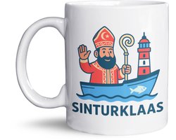 Grappige Sinterklaas Mok – Sinturklaas op vissersboot – Humoristisch cadeau met Urk-thema – Perfect voor koffieliefhebbers – 325 ml keramiek – Magnetron- en vaatwasserbestendig - Leuke mok voor Turken of inwoners van Urk