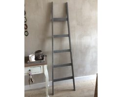 Grijze 'old look' decoratieladder