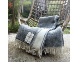 Grijze wollen plaid 140x180 met franjes – Texelse wol deken voor bank en bed – Skéépe