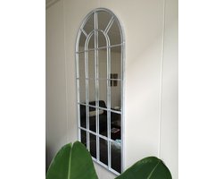 Grote forse spiegel, metalen frame, heel fraai in vorm.