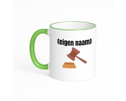 Hacebo® - rechter met hamer koffiebeker met gekleurde rand groen - Advocaat - iemand die rechter is - thee mok - koffie beker - met eigen naam - leuk cadeau voor iemand die rechter is - cadeau - kado - koffiemok - 330 ML