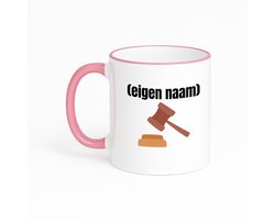 Hacebo® - rechter met hamer koffiebeker met gekleurde rand roze - Advocaat - iemand die rechter is - thee mok - koffie beker - met eigen naam - leuk cadeau voor iemand die rechter is - cadeau - kado - koffiemok - 330 ML