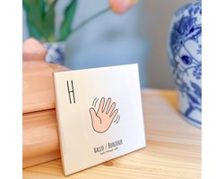Hallo / Bonjour - ABC tegeltje Frankrijk-France - Keramiek met Handgetekende Illustratie - Wanddecoratie - Woondecoratie - Relatiegeschenk - Souvenir - 10,8 x 10,8 cm