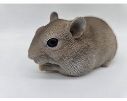Hamster beeld 13 cm - GRIJS - mooi beeldje bijna levensecht - hele mooie definities in grijze uitgevoerd - polystone - beeld - hoogkwalitatieve kunststof - decoratiefiguur - interieur - accessoire - voor binnen - cadeau - geschenk