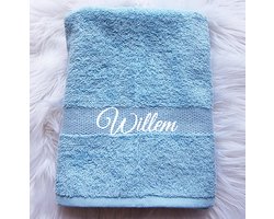 Handdoek badstof blauw gepersonaliseerd met naam geborduurd 50x100 kraam cadeau