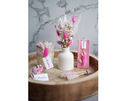 Handgemaakt geribbeld vaasje in Wit voor bloemen of droogbloemen - Vaas - Droogbloemen - Boeket - Cadeau - Woondecoratie - Geboorte - Decoratie - Huwelijk - Doopsuiker - Communie - Lentefeest