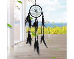 Handgemaakte dromenvanger als wanddecoratie in zwart voor bohemian styling in de woonkamer, sfeervolle inrichting en unieke accessoires