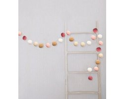 Handgemaakte Pom Pom Guirlande – Slinger | Donker Bruin - Zand - Zacht Poeder Rose / Nude | Decoratie - Kinderkamer - Geboorte | Meisje – Girl – Dochter - Kids | Versiering | Verjaardag – Birthday - Feestje – Party - Babyshower | Pompoms – Pom Pon