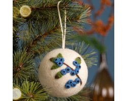 Hanger Bal Vilt - Blauwe Bes - Creme/Blauw/Groen/Bruin - 8cm - Handgemaakt & Fairtrade